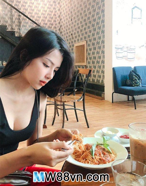 Hình ảnh hot girl Huỳnh Khánh Vy khoe ảnh Bikini nóng bỏng
