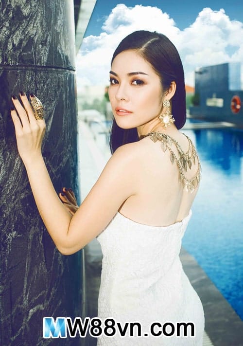 Diễn viên Dương Cẩm Lynh mặc Bikini khoe vẻ đẹp gợi cảm
