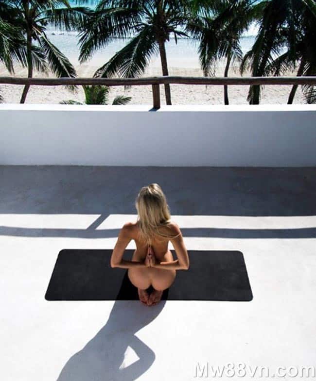 Siêu phẩm gái đẹp khỏa thân tập yoga khoe dáng sexy