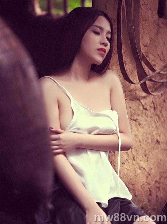 Bộ ảnh Linh Miu nude 18+ không che 100% khoe body cực SEXY